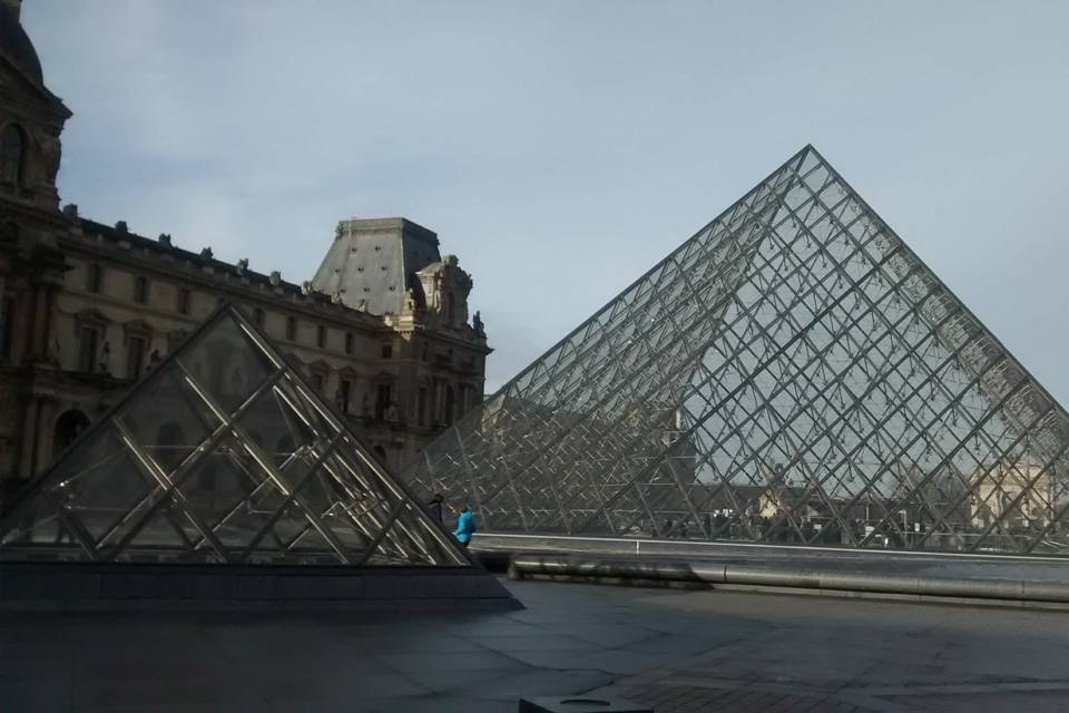 Pirámide del museo de Louvre