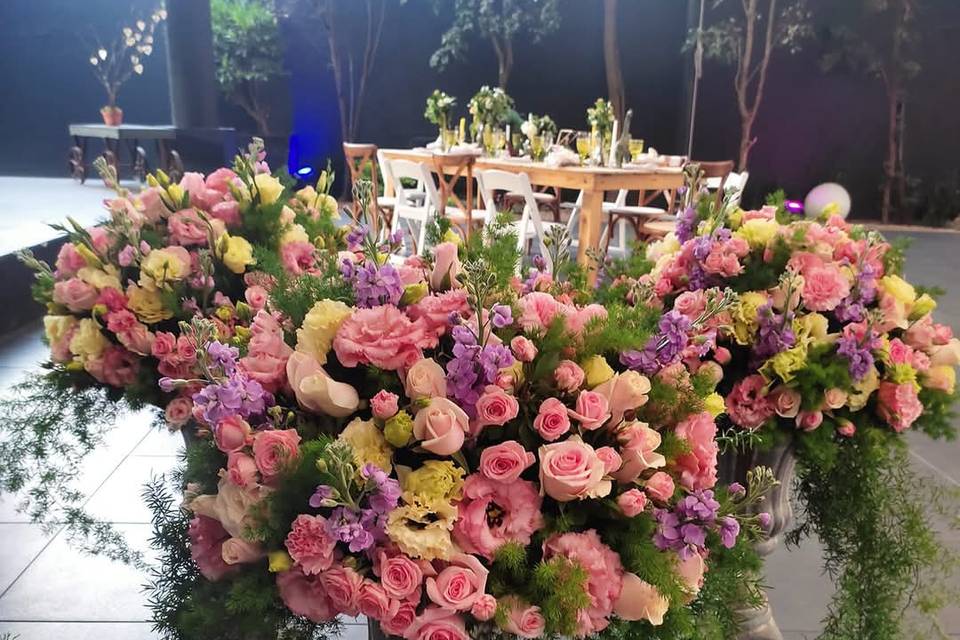 Arreglo floral con rosas