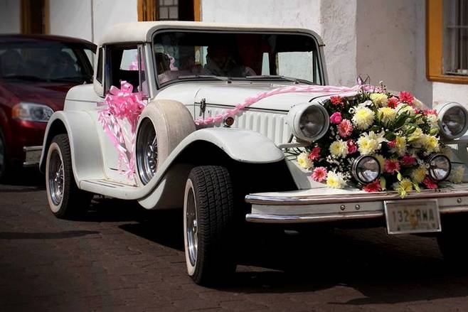 Carro para los festejados