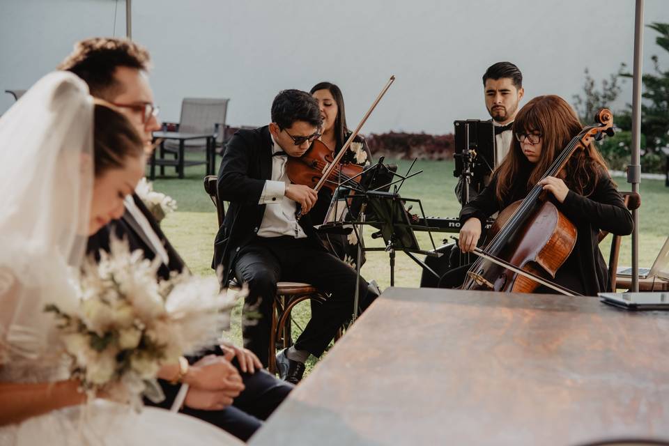 Ceremonia de boda y músicos