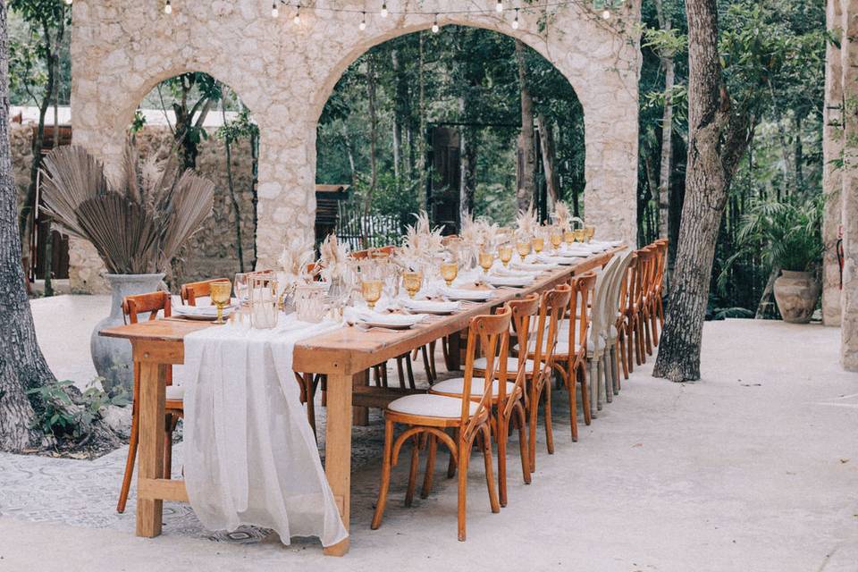 Boda intima en un patio