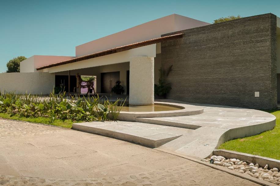 Salón de eventos y lago