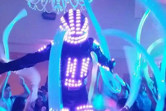 Show robot led