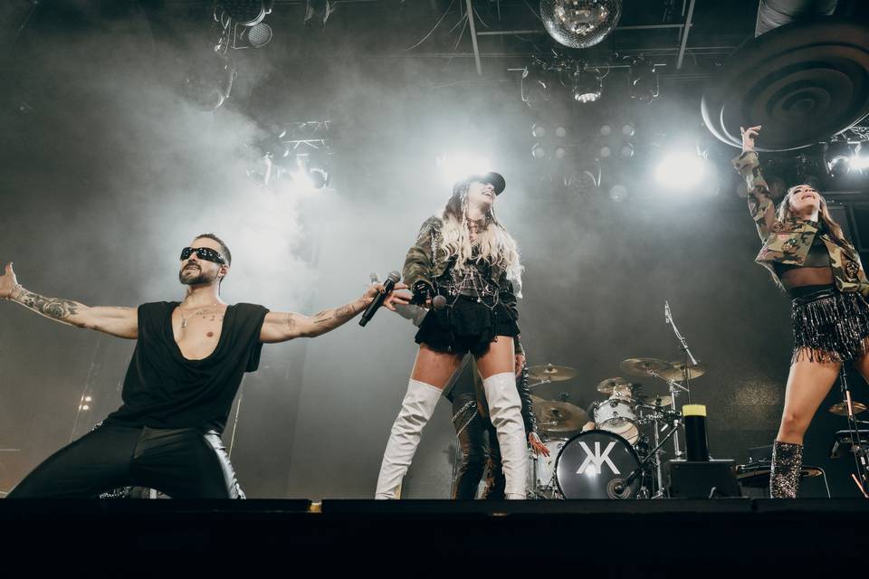 Cantando en el escenario