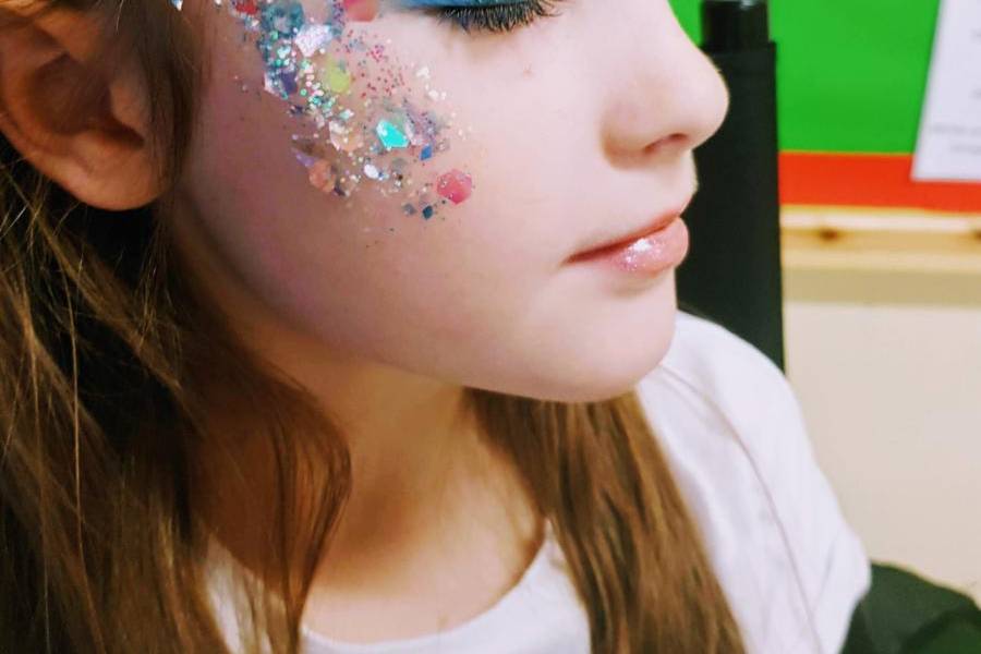 Maquillaje brillante