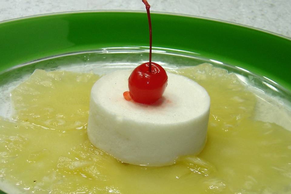 Mousse de coco con piña