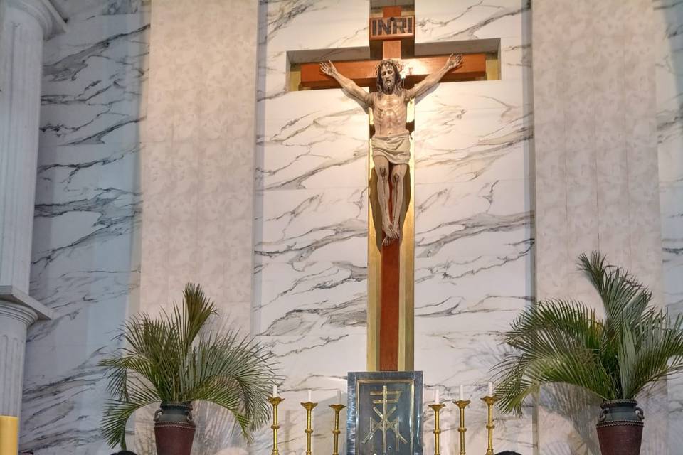 Coro sentado en la iglesia