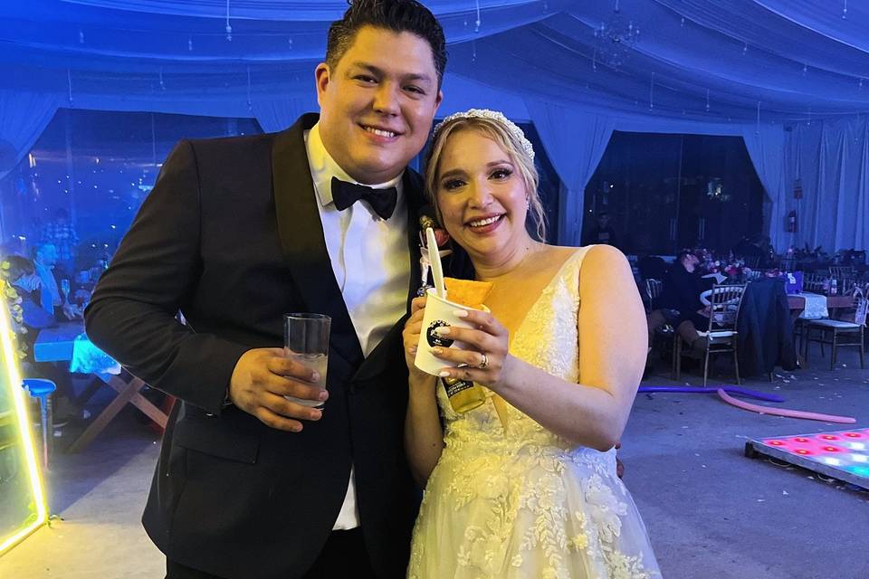 Novios felices