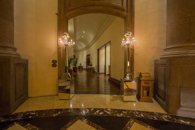 Acceso al gran salón