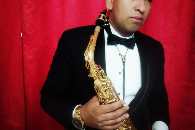 Gustavo Santana Saxofonista y Flautista