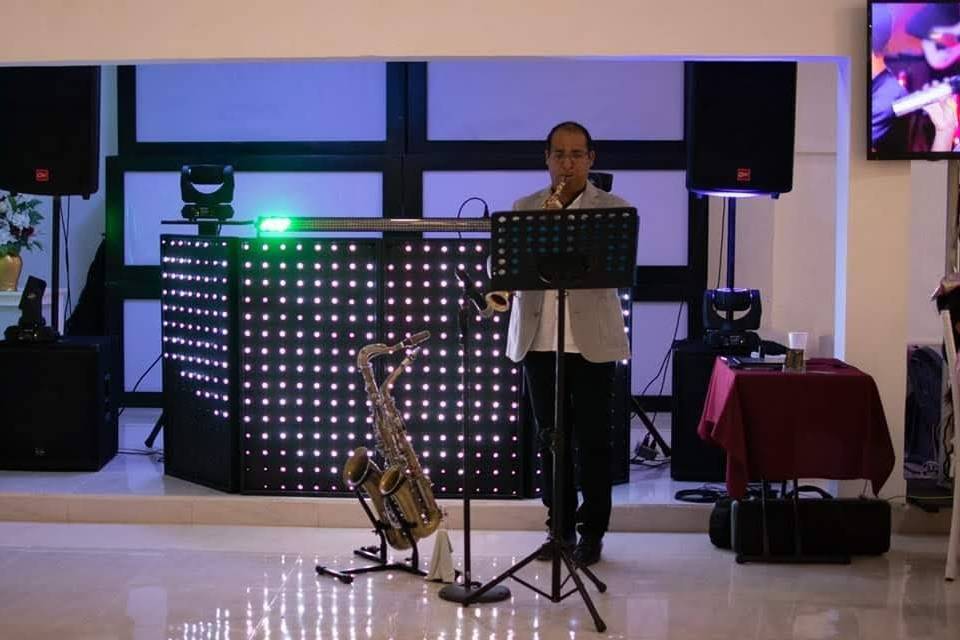 Saxofón durante la cena