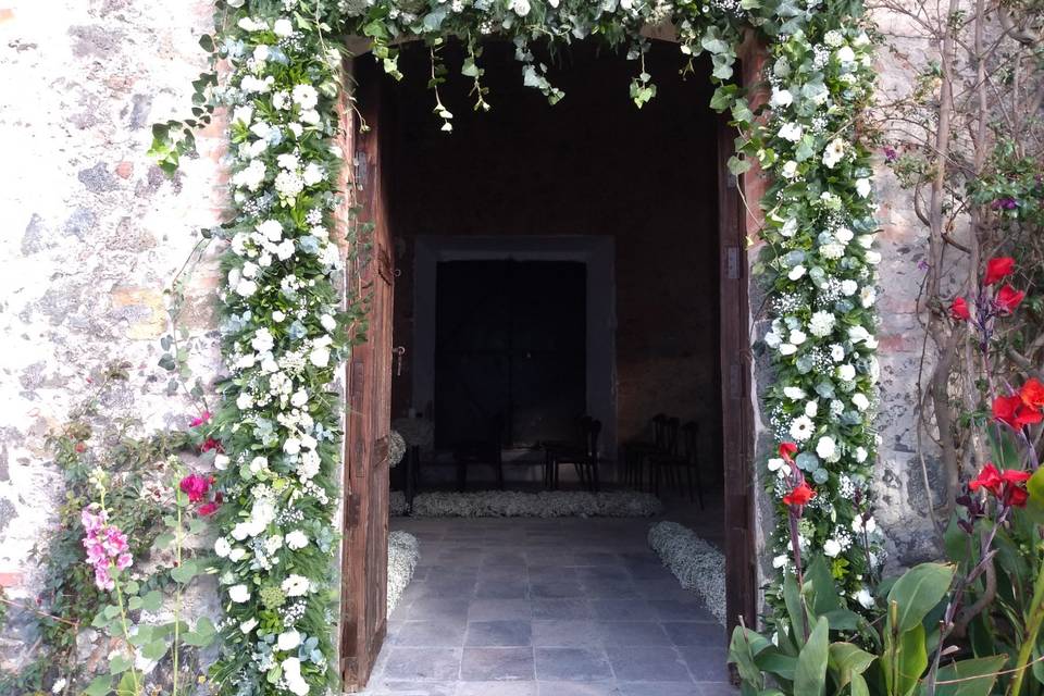 Arco entrada a iglesia