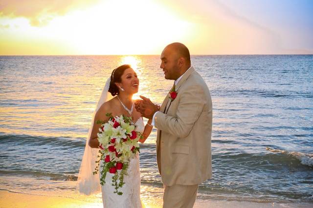 Novios al atardecer