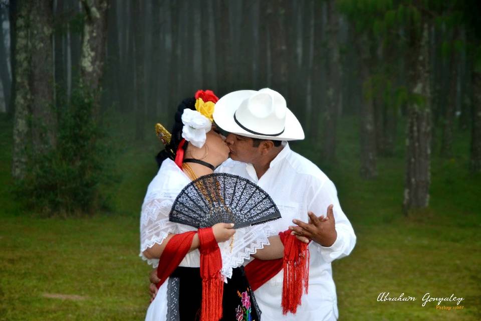 Novios felices