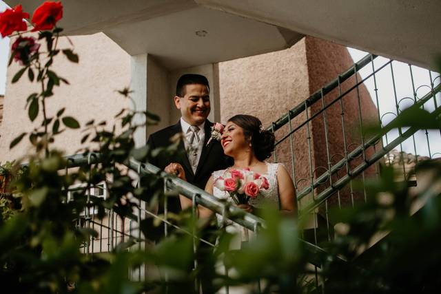 Pareja en las escaleras