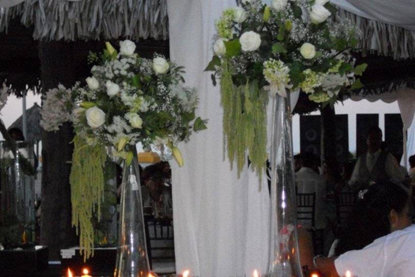 Decoración con velas y flores