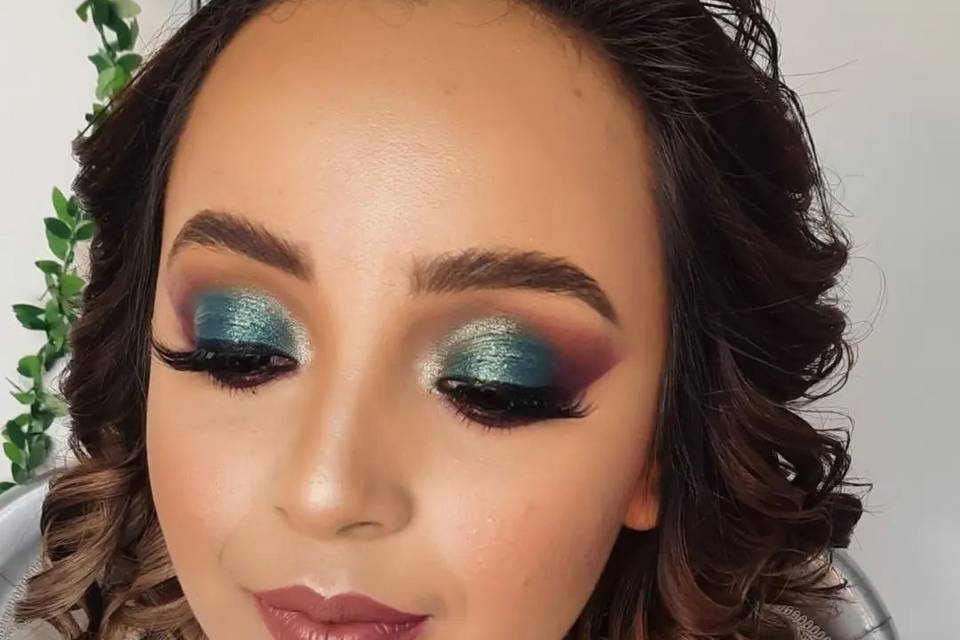 Maquillaje com sombras verdes