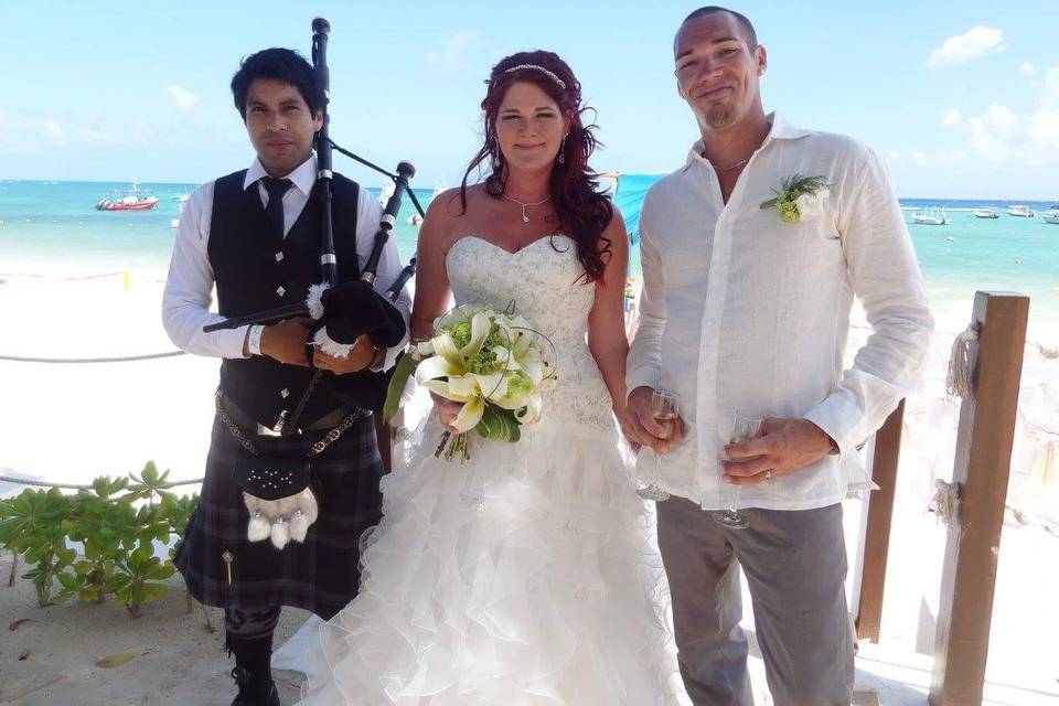 Gaitero con novios