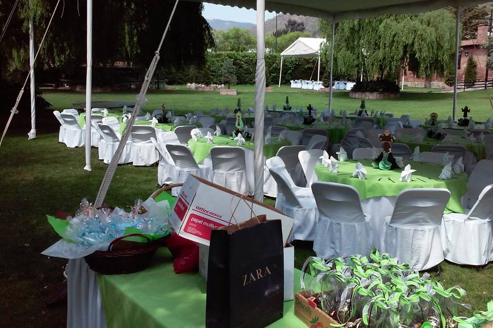 Banquete en el jardín