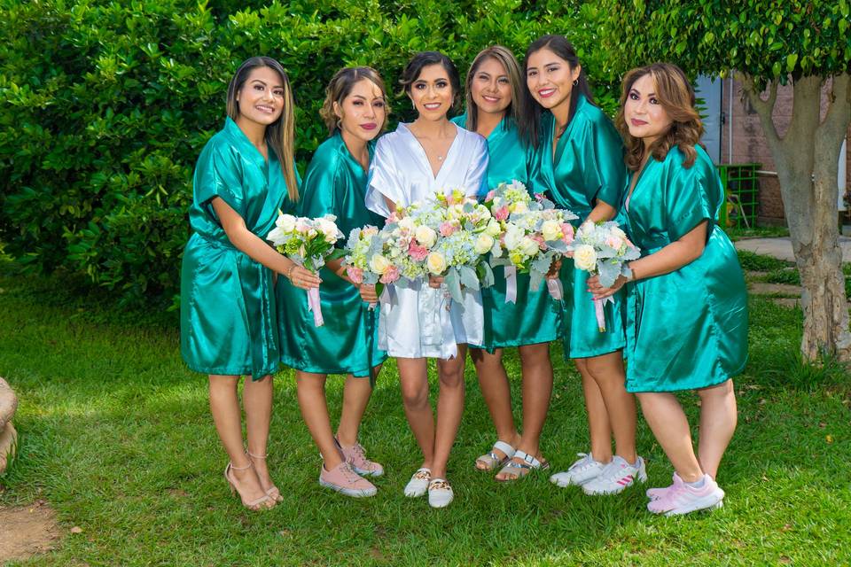 Damas y novia Iris