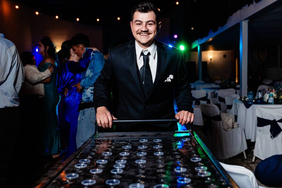 Novio con su carrito de bebidas