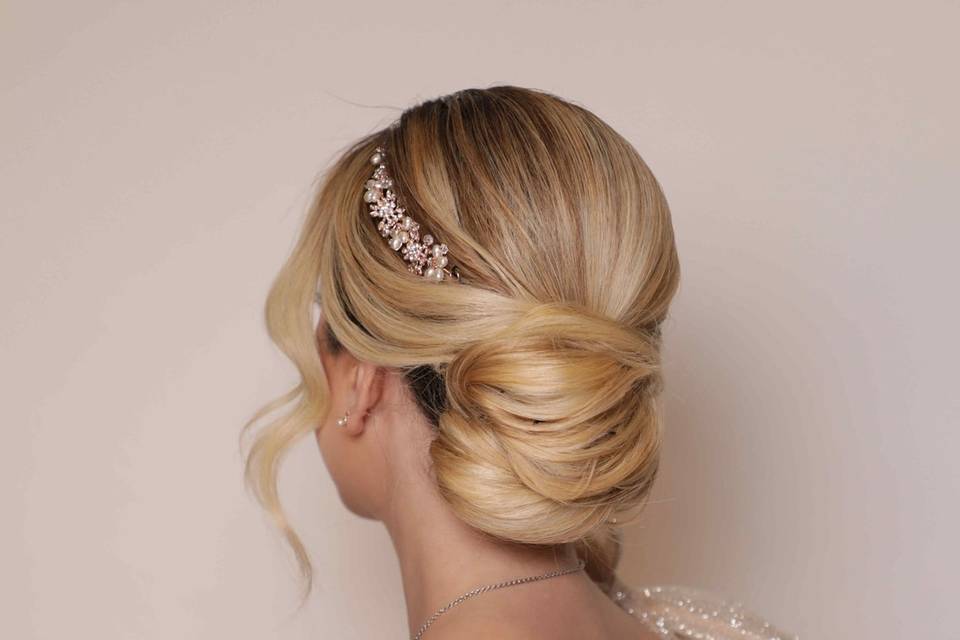 Maquillaje y peinado para novi