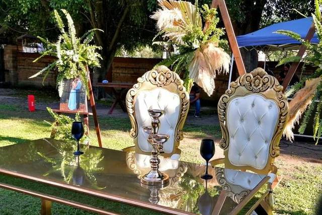 Montaje de mesa de novios