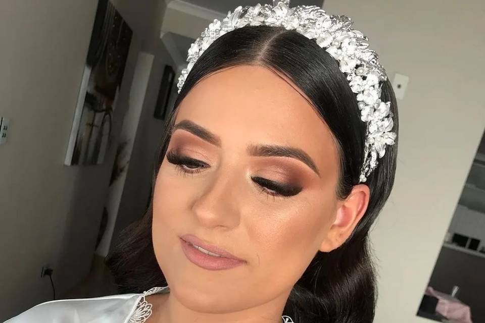 Maquillaje y peinado