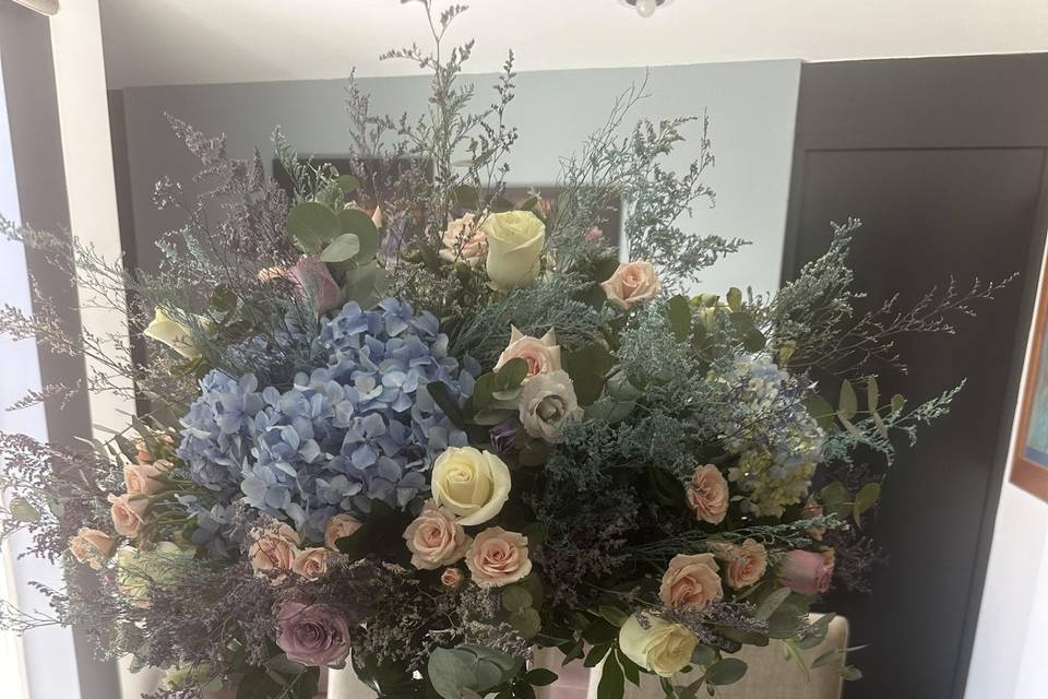 Arreglo floral con rosas