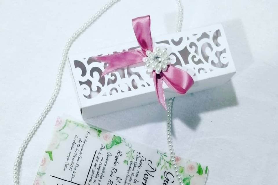 Invitación caja broche