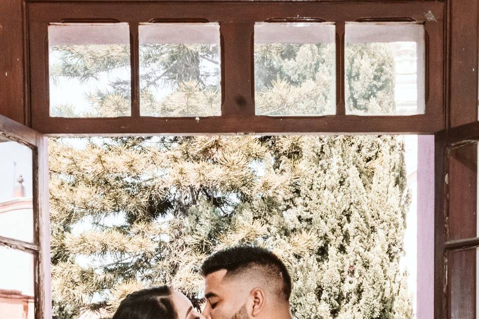 KISS ME