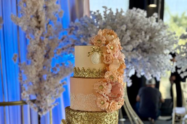Pastel oro y coral