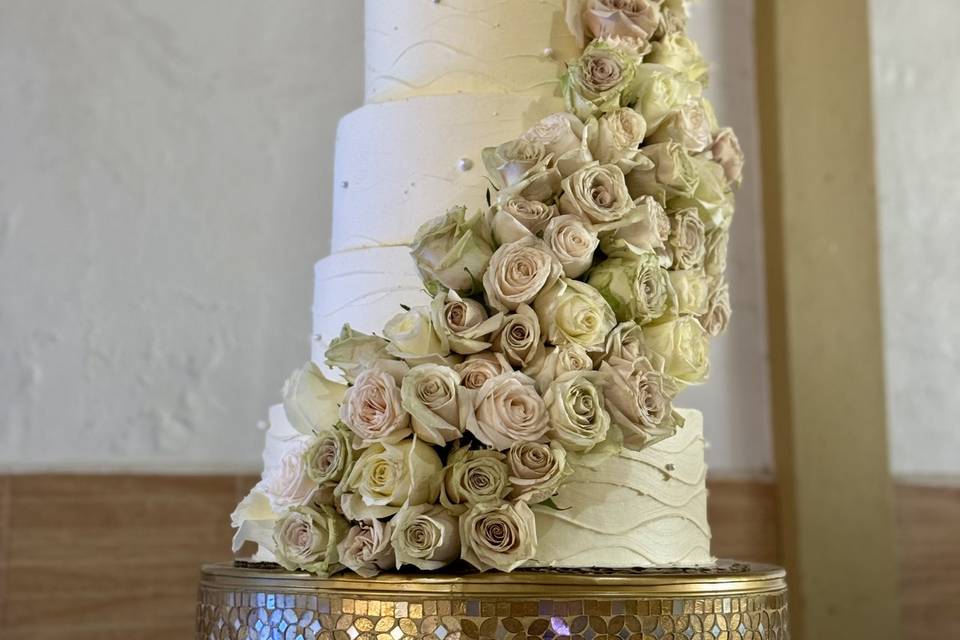 Pastel perlas y rosas