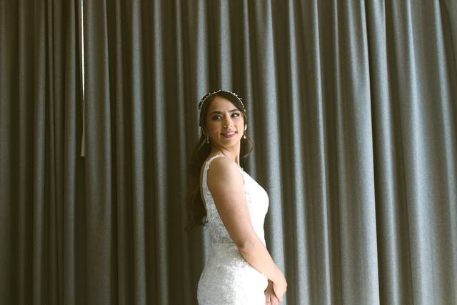 Novia posando de perfil