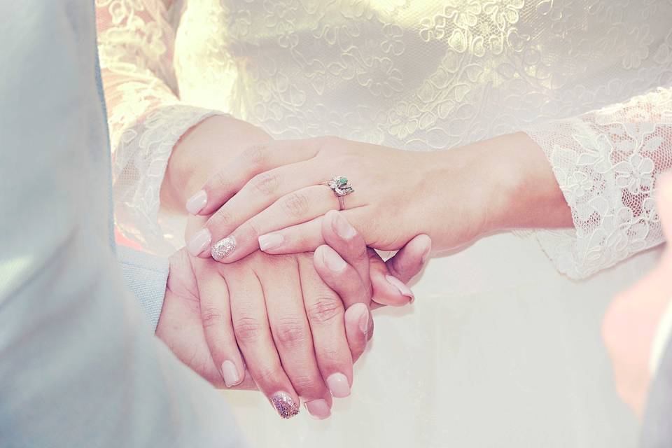 Bride hands