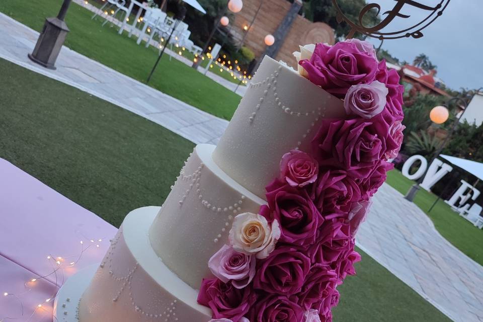 Buttercream cascada rosas