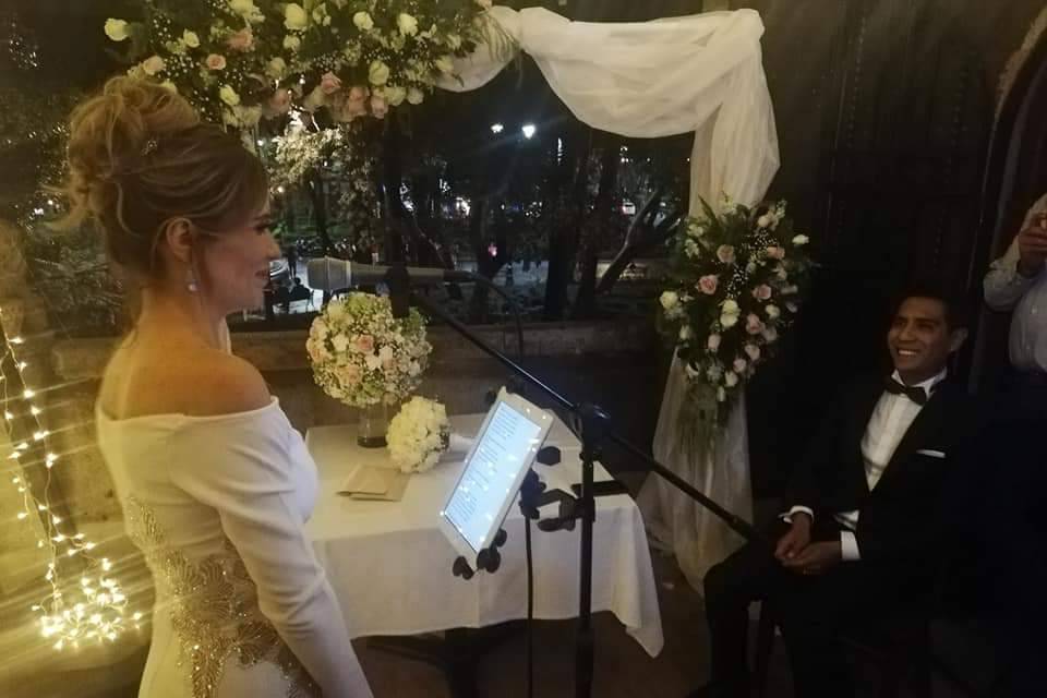 Novia cantando a novio 2020