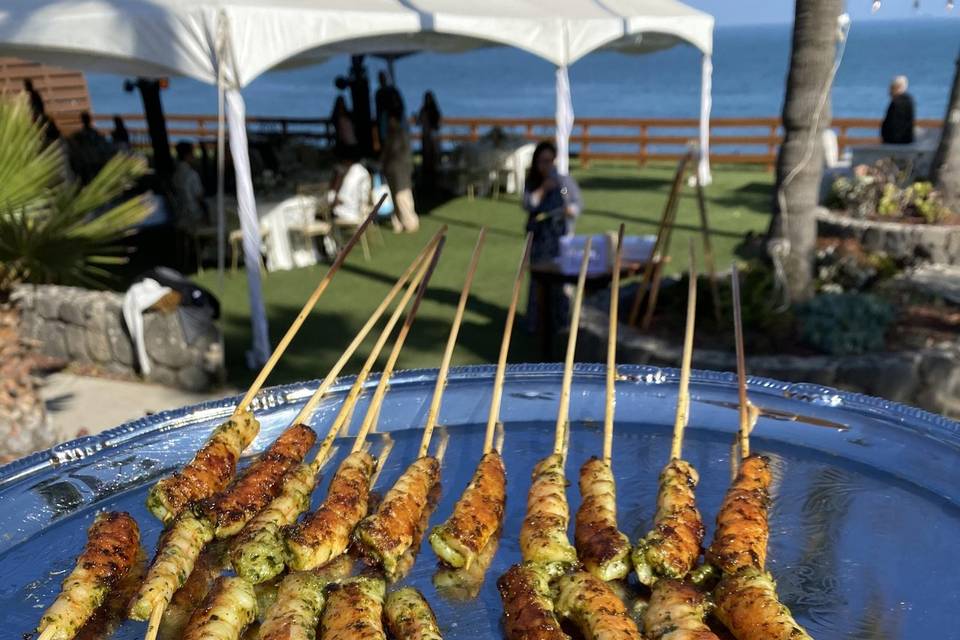 Brochetas de camarón