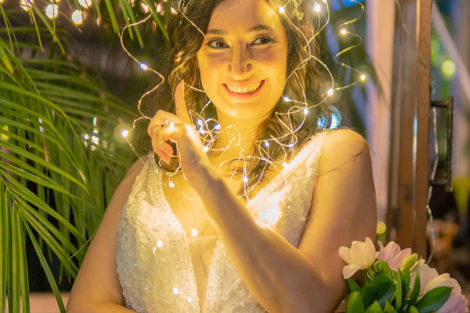 Novia iluminada con una serie led