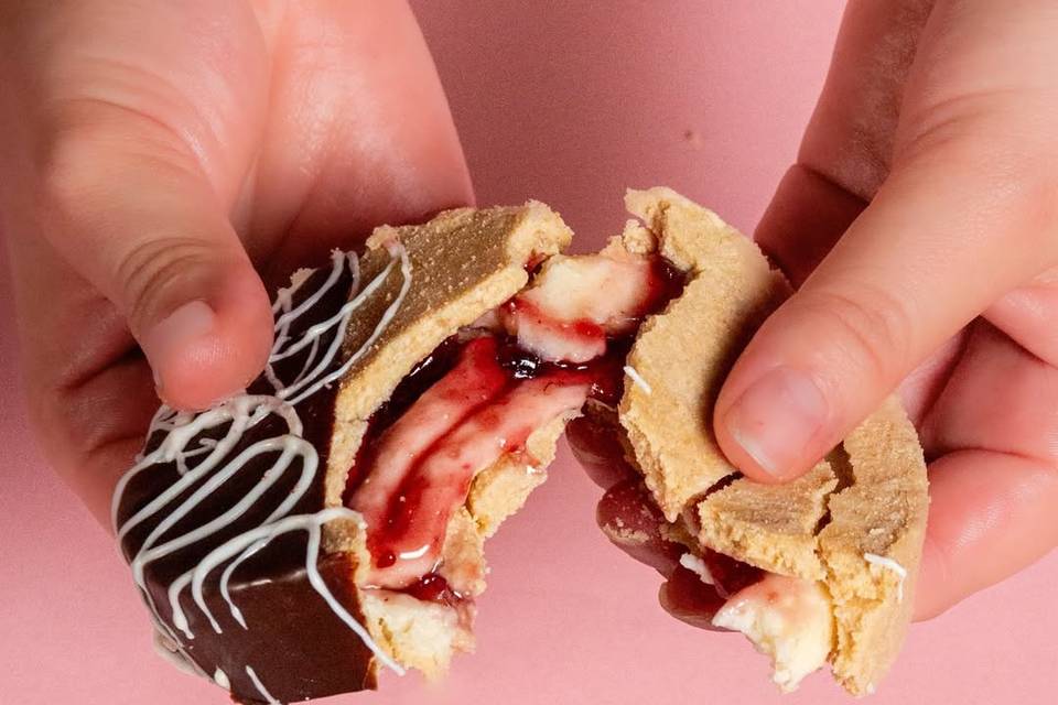 Galleta rellena de fresa