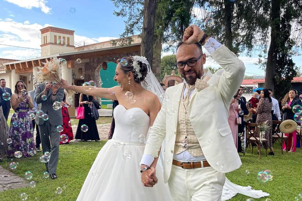 Novios felices