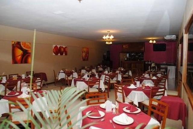 Amplio Restaurant y Salón