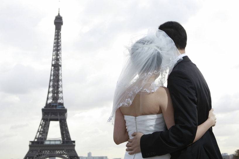 Pareja viendo París