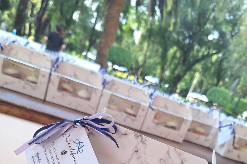 Caja de cupcakes de boda