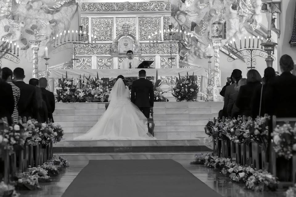 Novios en ceremonia civil