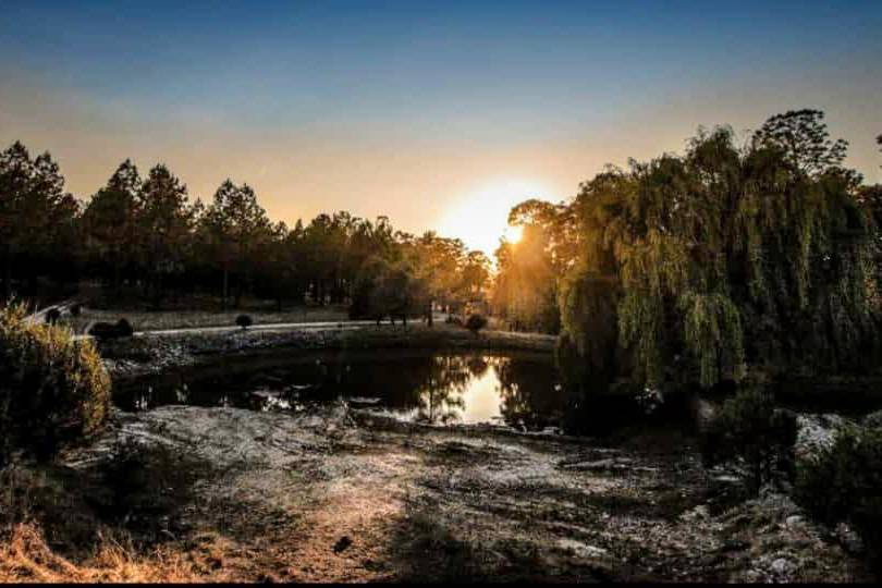 Lago puesta de sol