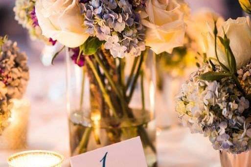 Hortensias y rosas
