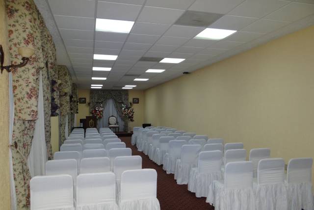 Sillas vestidas para ceremonia