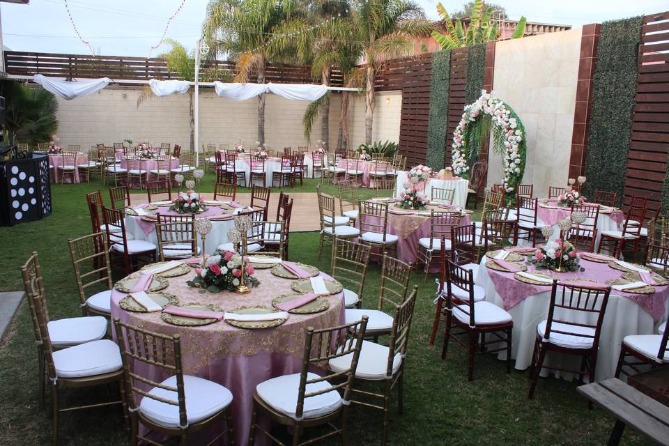 Hortensias y rosas