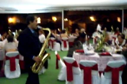 Tocando en la boda